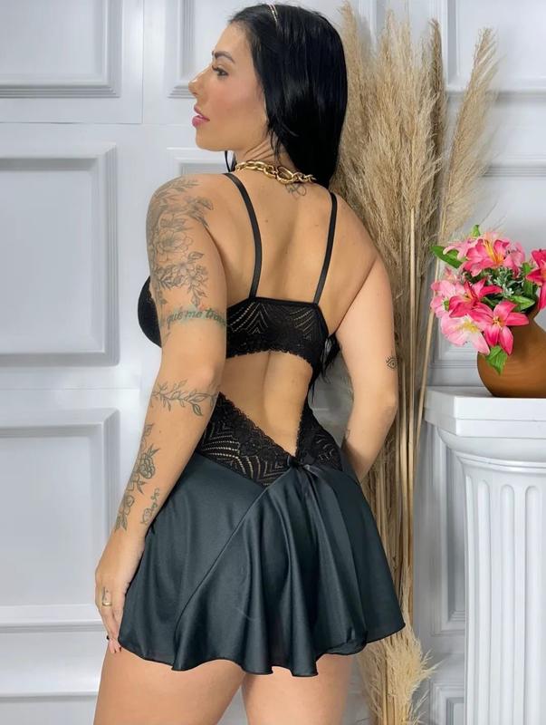 Camisola bailarina preta com renda e recorte nas costas